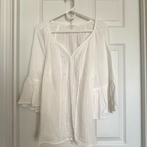 BeachLunchLounge White 3/4 Bell-Sleeve V-Neck Blouse – Size S